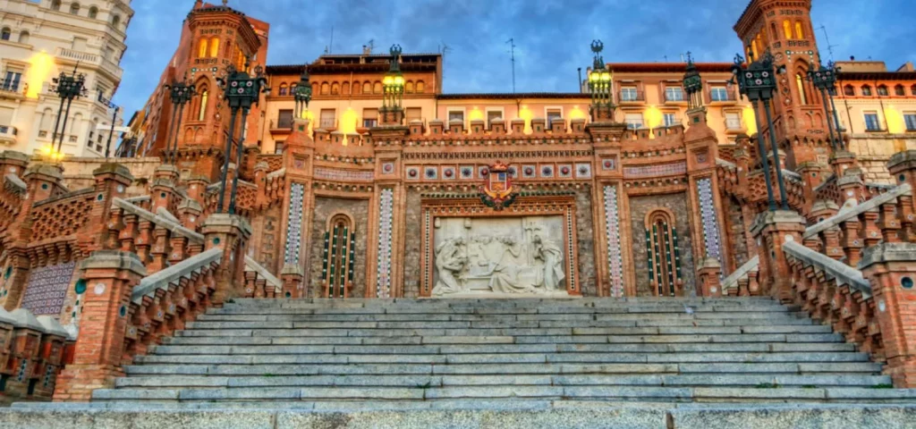 3 razones para visitar Teruel este verano 1 Escalinata del Óvalo, el rincón de Teruel que te dejará boquiabierto