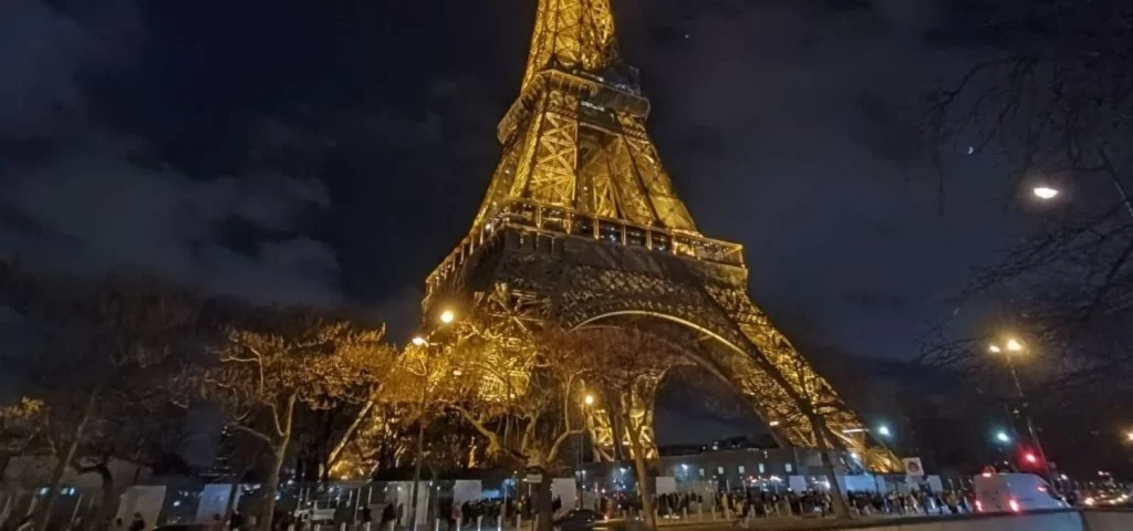 ¿A qué se debe esta dilatación en la Torre Eifel?