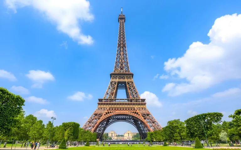 ¿Tiene vida propia? Conoce porque la Torre Eiffel es más alta en verano que en invierno