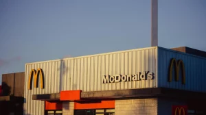 McDonalds cambia su menú infantil Happy Meal tras casi 40 años por un motivo de peso