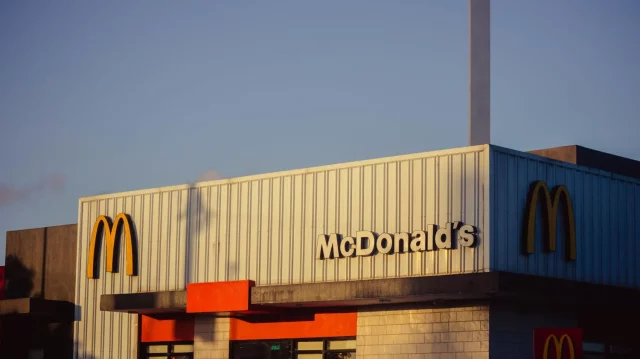 McDonald's usa la IA para fijar los precios del Big Mac y el mismo menú cuesta un 21% más según el local