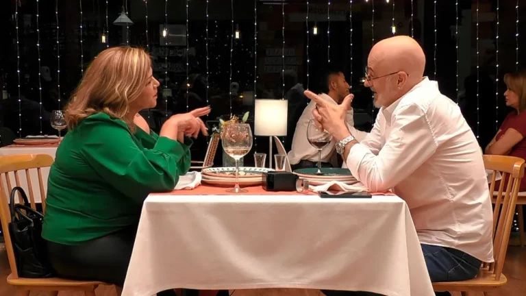 Tormenta en 'First Dates' con el tatuaje de un soltero loco por Vox