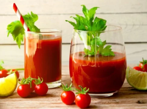 Zumo de tomate para calmar la piel y reconstituir el organismo Zumo de tomate para calmar la piel y reconstituir el organismo