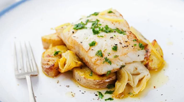 Atrévete a cocinar alcachofas braseadas con lubina y triunfa en la mesa