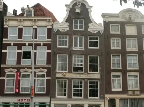 amsterdam-casas Porque las casas en Ámsterdam están inclinadas: El video viral que explota las redes