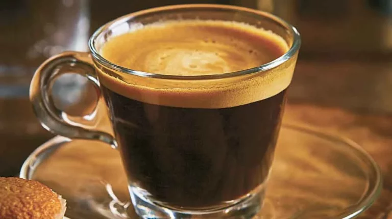 Una chica señala el error más frecuente al hacer café en casa y enciende las redes