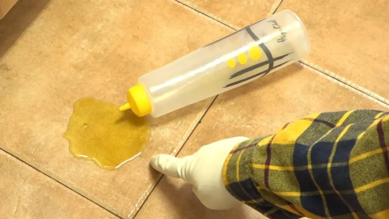 ¡Evita caídas! La forma ideal de limpiar el aceite del suelo que nunca falla ¡Evita caídas! La forma ideal de limpiar el aceite del suelo que nunca falla