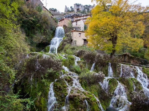cascada-pueblo Conoce al único pueblo cascada medieval de España que debes conocer