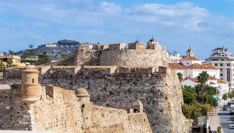 Descubre Ceuta, la única ciudad de Europa que limita con el continente africano Descubre Ceuta, la única ciudad de Europa que limita con el continente africano