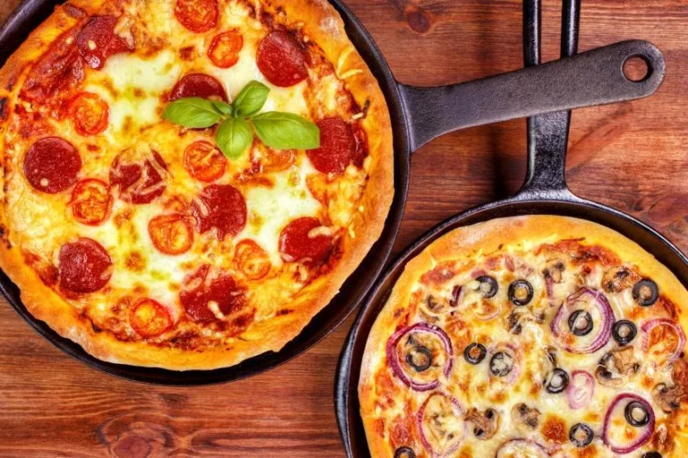 Cómo cocinar una pizza a la sartén rica y baja en calorías