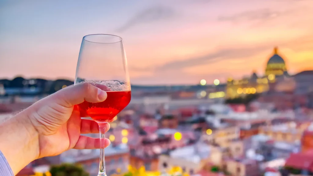 ¡No es España! Descubre el país que más vino bebe en todo el mundo 2 España tiene varios, ¿Pero Ciudad de Vaticano tiene vino propio?