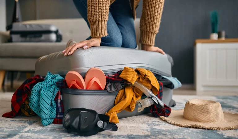 Cómo ahorrar espacio al hacer la maleta con esta nueva técnica de doblar la ropa