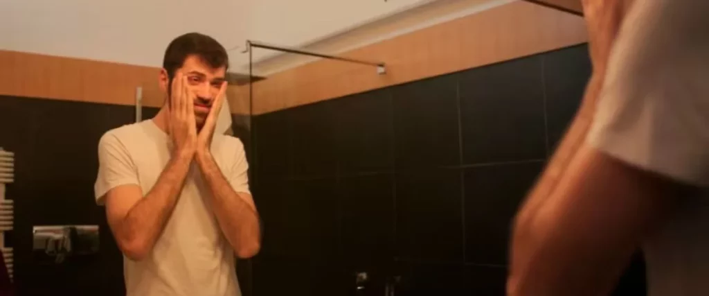 Así te espían en los espejos de los hoteles ¡Como evitarlo! 1 ¿Cómo evitar ser espiado en los hoteles?