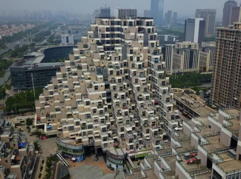extrano-edificio-piramide-china Conoce el extraño edificio en forma de pirámide construido en China
