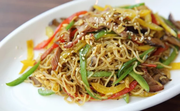 Receta casera del mejor salteado de verduras con fideos chinos