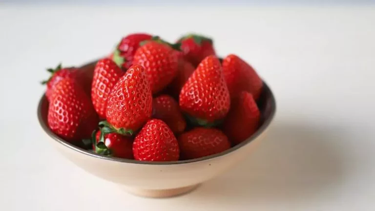 Fresas vs plátanos: ¿qué fruta controla mejor tu azúcar en sangre y te da más energía?