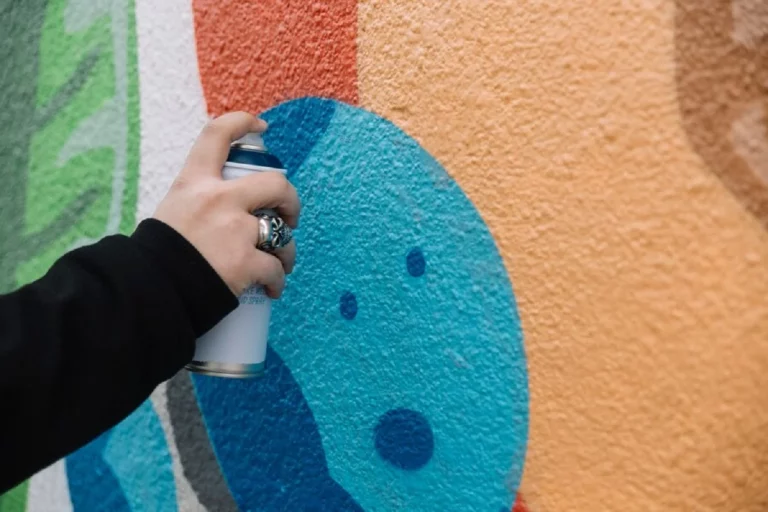 Contratar a un graffitero profesional es un impulso creativo para tu negocio