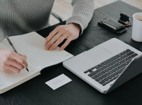 ia-tome-apuntes-reuniones Deja que esta IA tome apuntes de las reuniones por ti