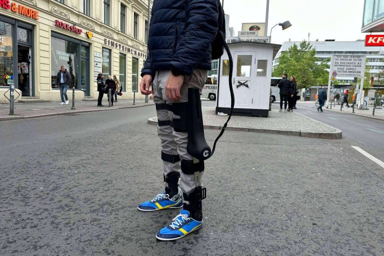 Gogoa Mobility Robots lanza BELK+; el exoesqueleto de uso personal en Europa
