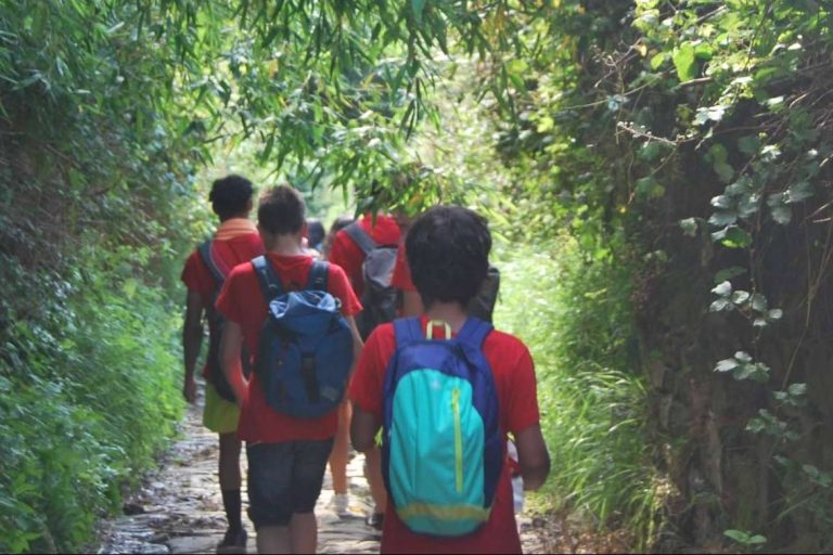 Los campamentos de surf y multiaventura de Verano Aventura, una oportunidad internacional en la costa norte de España
