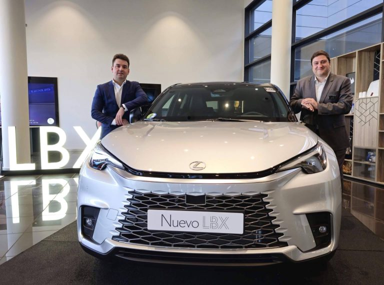 Este Mes de la Madre se puede sorprender con elegancia y tecnología descubriendo el nuevo Lexus LBX