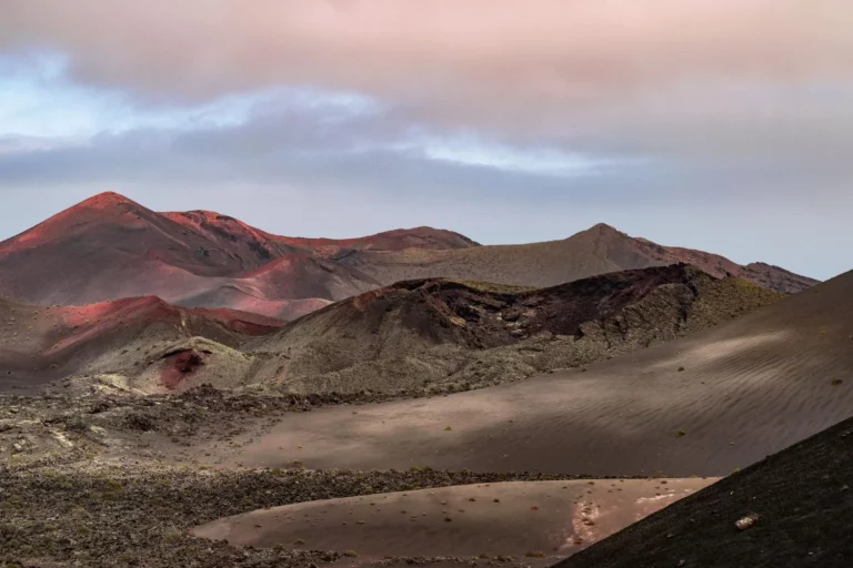 Parece la Luna: Visita el Parque Nacional de Timanfaya en Lanzarote del cual no querrás irte Parece la Luna: Visita el Parque Nacional de Timanfaya en Lanzarote del cual no querrás irte