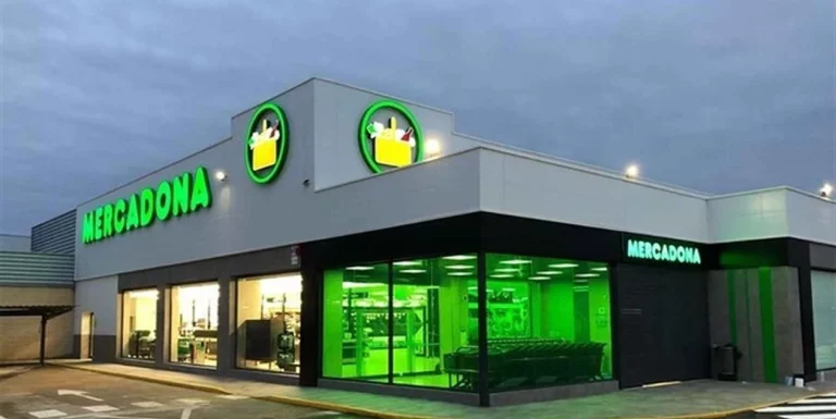 Cuesta 2 euros, es de Mercadona y quita mágicamente las manchas de aceite y de vino en la ropa