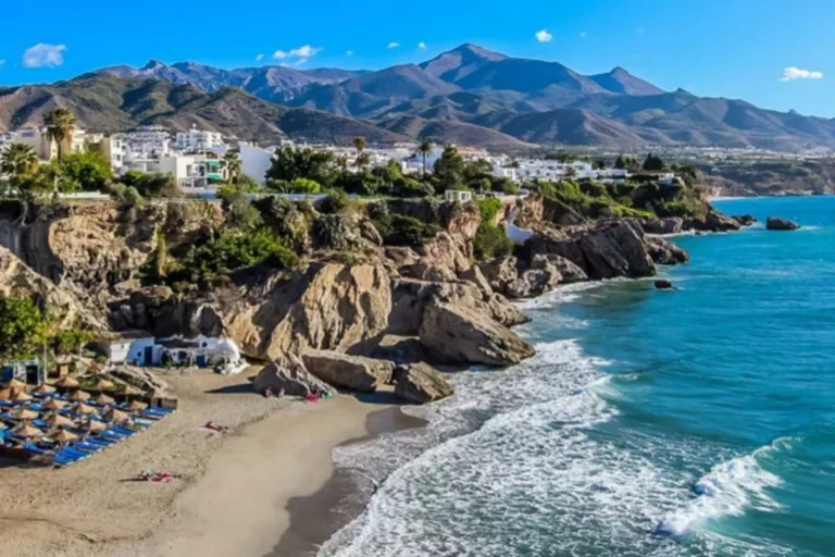 Explora Nerja, el paraíso de Málaga con aguas dignas del Caribe que te encantará Explora Nerja, el paraíso de Málaga con aguas dignas del Caribe que te encantará