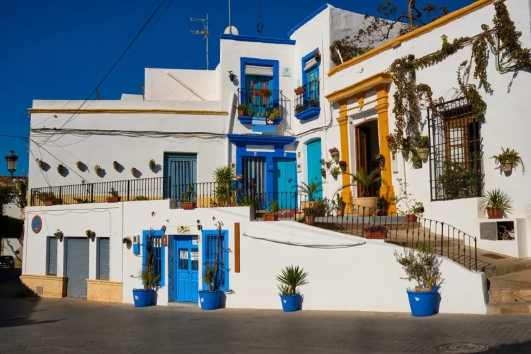 Descubre Níjar, el pueblo más pobre de España que cautiva a sus visitantes