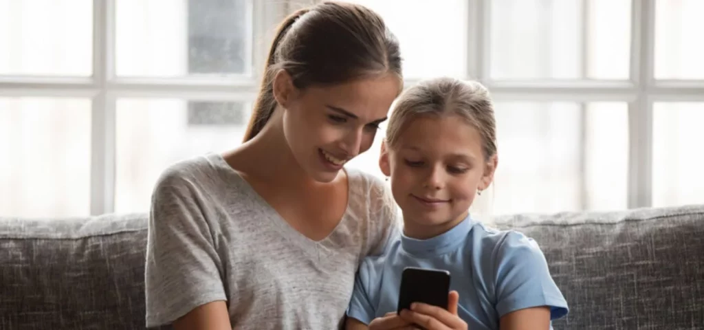 Antes de pasarle el móvil a tu hijo, asegúrate de hacer esto primero 2 Otros trucos para proteger a tus hijos de los peligros de internet