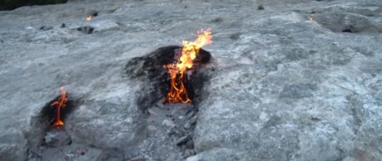 Olimpos en Turquía: El misterio de las piedras que arden al contacto con el aire Olimpos en Turquía: El misterio de las piedras que arden al contacto con el aire