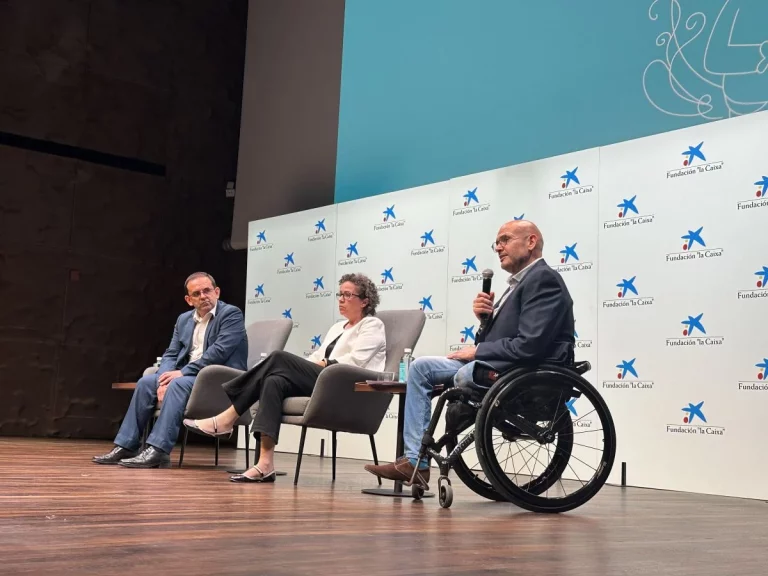 La Federación Española de Párkinson presenta la nueva versión de su Libro Blanco sobre la enfermedad con un enfoque en los derechos de las personas