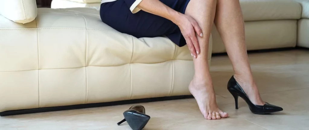 ¿Zapatos apretados? El truco infalible para aliviar el dolor de pies en casa 1 Un truco infalible para calmar el dolor y seguir usando zapatos