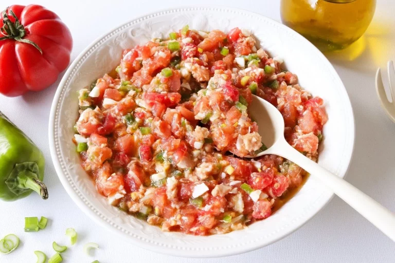 Cómo se hace la auténtica Pipirrana andaluza: paso a paso