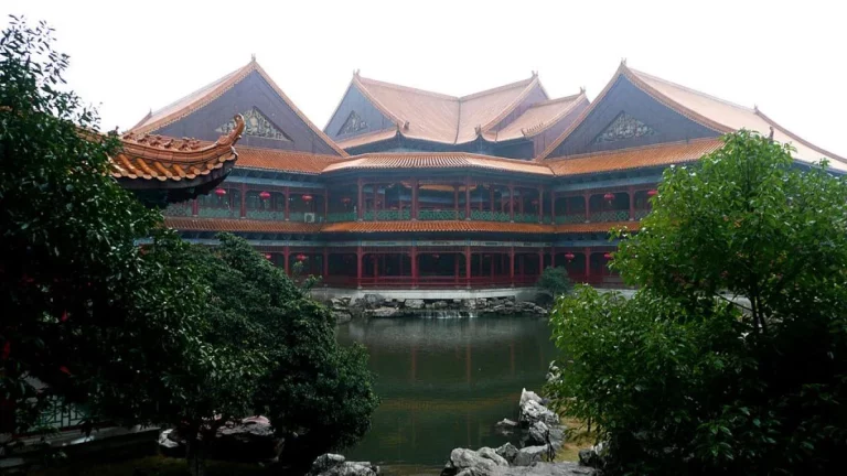 Conoce el restaurante más grande del mundo, que tiene ¡900 mesas! y otra gran sorpresa