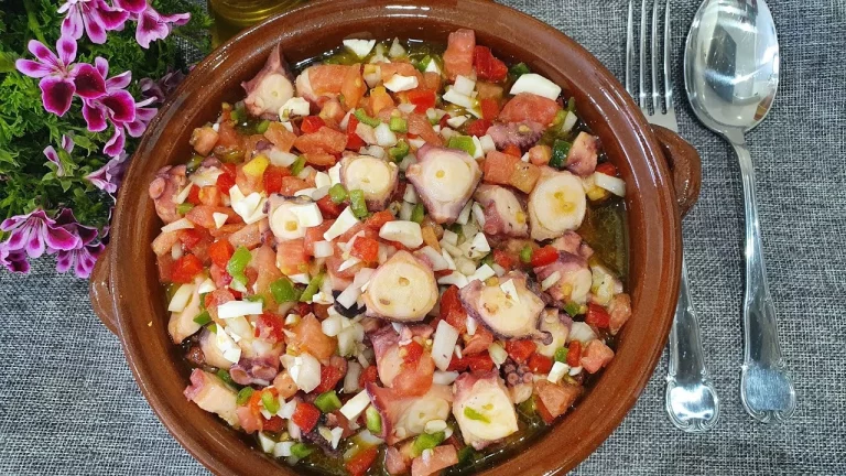 Salpicón de pulpo, una espectacular receta más ligera de lo que crees