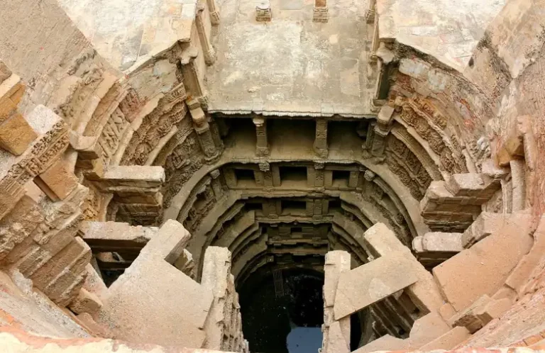 El curioso templo invertido de la India que estuvo enterrado por más de 500 años