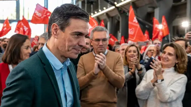 Manifestación durante el mitin de Pedro Sánchez y Teresa Ribera