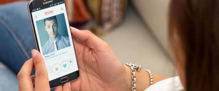 La Policía Nacional alerta del cambio que debes hacer en los ajustes de WhatsApp para evitar estafas