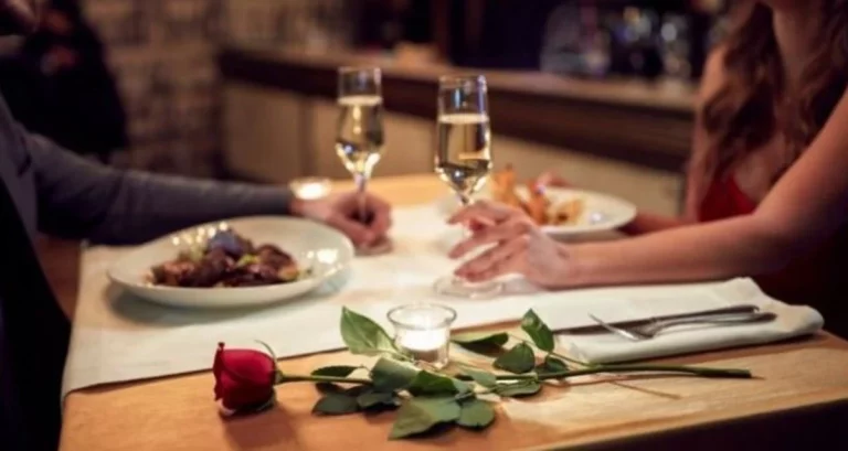 Hombre usa Tinder para atraer mujeres a su restaurante: ¡Conoce su ingeniosa táctica!