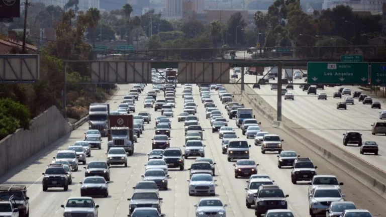 No es Madrid: Conoce la ciudad del mundo que tiene más coches que personas