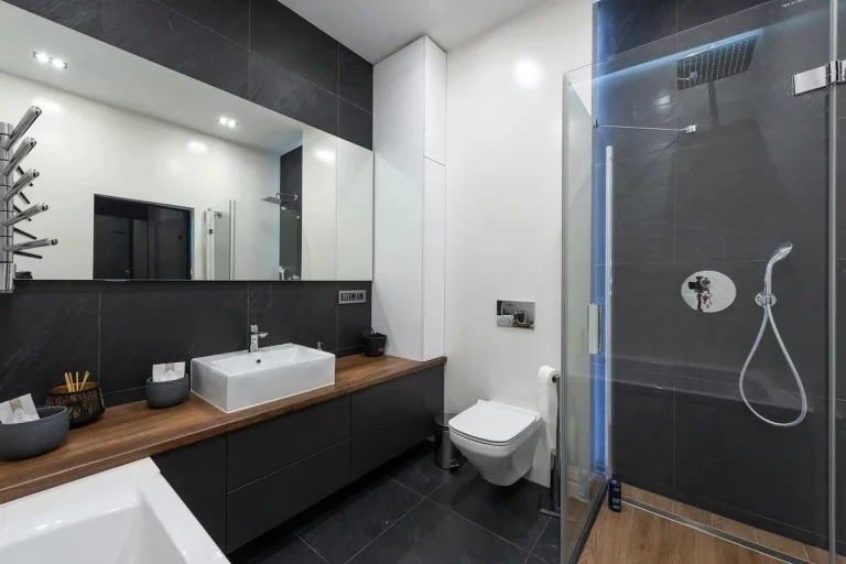Consejos prácticos para transformar tu baño en un espacio moderno y acogedor