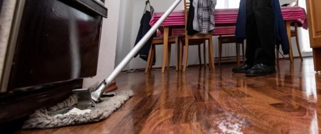 ¿Cómo aplicar esta mezcla en los pisos de madera? 