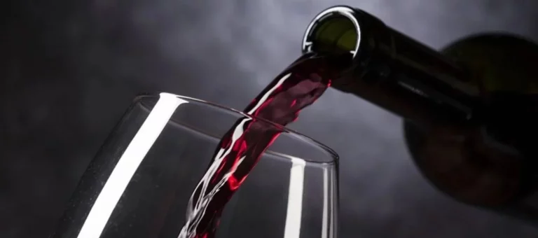 Un hostelero avisa de cómo los bares y restaurantes te engañan con el vino