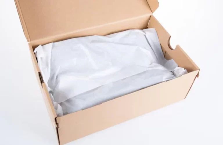 Para qué sirve el papel que viene en las cajas de los zapatos y qué usos puedes darle