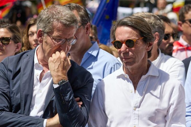 Feijóo hace equipo con Aznar para movilizar a los votantes del PP en las elecciones europeas