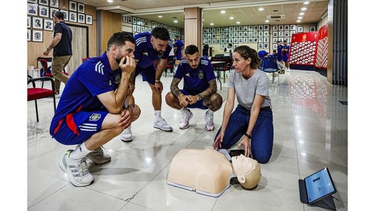 España se capacita en RCP gracias a la UEFA
