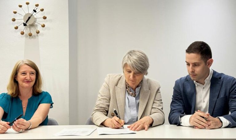 Ouigo establece el primer convenio colectivo en una empresa privada de alta velocidad en España