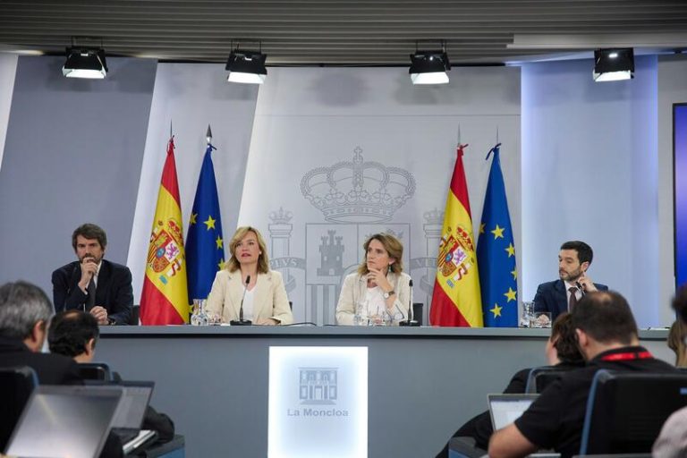 Teresa Ribera asegura abastecimiento de agua en verano pero llama a la prudencia