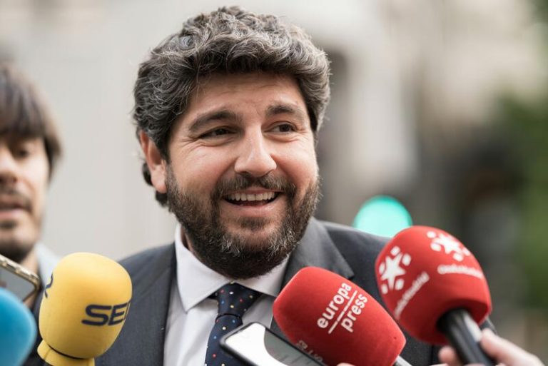 López Miras ironiza con una tercera carta de Sánchez: 